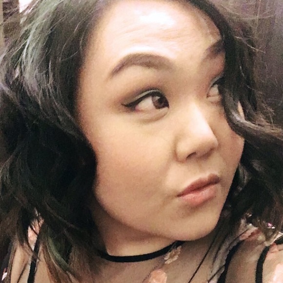 Meet your Posher, Erica - Picture 2 of 2